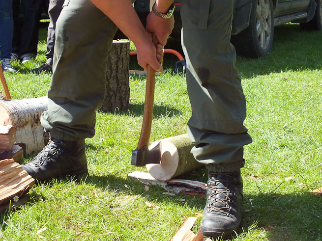 Detail of the 'between the legs' technique.  Make sure heels are in line with front face of the log and no further back. Photo: Paul Nicholls