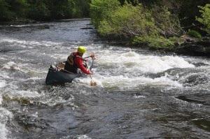 Using the edge of the canoe to pull a tight turn...