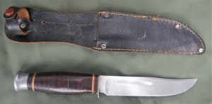 Scout knife with sheath