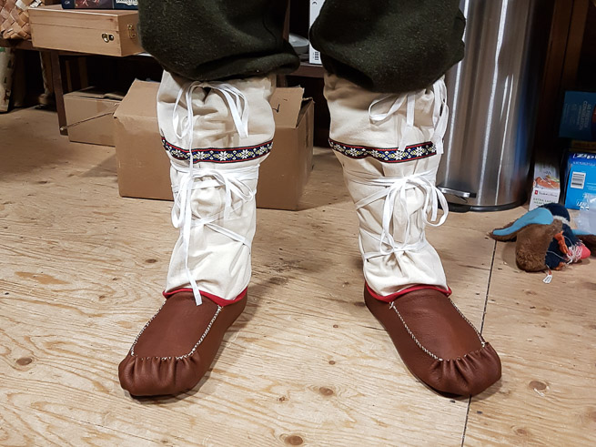 Winter moccasins made of leather and canvas, with felt liners